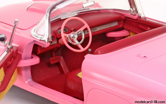1956 - Ford Thunderbird Revell 1/18 (Розовый) Интерьер панель приборов