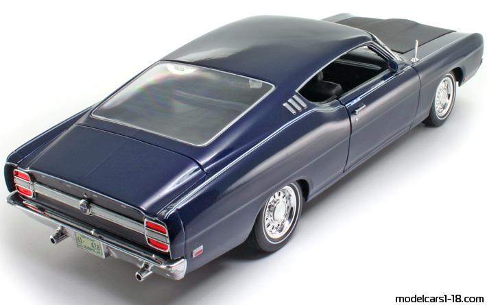 1969 - Ford Torino Talladega Maisto 1/18 (Синий / Чёрный) Задняя правая сторона