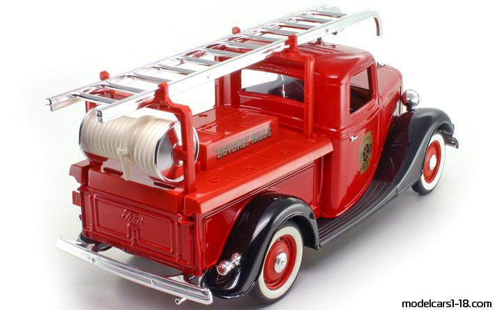 1936 - Ford V8 Fire Dept Truck Solido 1/19 (Kрасный / Чёрный) Задняя правая сторона