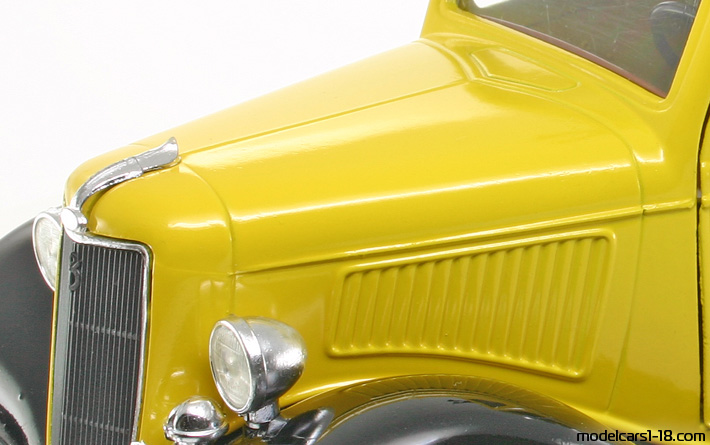 1936 - Ford V8 Plateau Solido 1/19 (Жёлтый / Чёрный) Двигатель