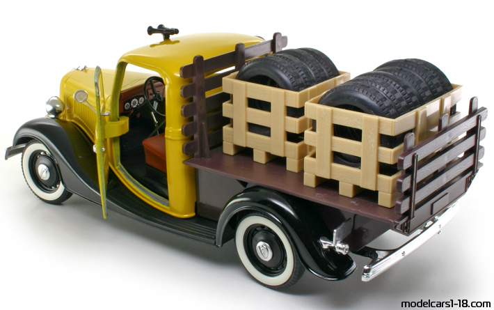 1936 - Ford V8 Plateau Solido 1/19 (Жёлтый / Чёрный) Открывающиеся части