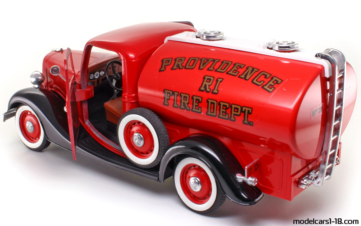 1936 - Ford V8 Tanker Solido 1/19 (Kрасный / Чёрный) Открывающиеся части