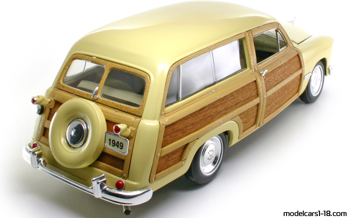 1949 - Ford Woody Motor City Classic 1/18 (Жёлтый) Задняя правая сторона