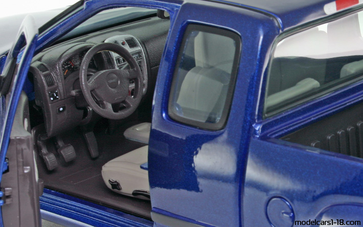 2004 - GMC Canyon SLE Maisto 1/18 (Синий) Интерьер панель приборов