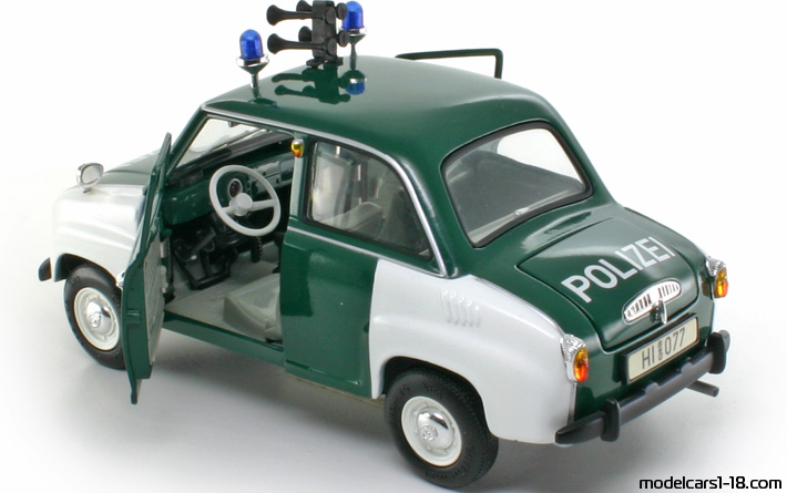1955 - Goggomobil T250 Fire Dept / Police Revell 1/18 (Зелёный / Белый) Открывающиеся части