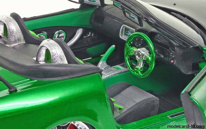 1999 - Honda S2000 Maisto 1/18 (Зелёный / Чёрный) Интерьер панель приборов