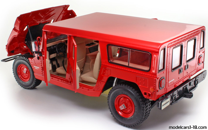 2000 - Hummer H1 Wagon Maisto 1/18 (Kрасный) Открывающиеся части