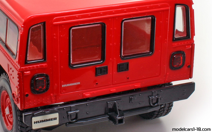 2000 - Hummer H1 Wagon Maisto 1/18 (Kрасный) Багажник / Поднимающиеся фары