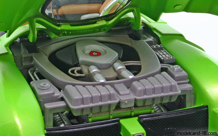 2002 - Italdesign Prima Giugiaro Concept Bburago 1/18 (Зелёный) Двигатель