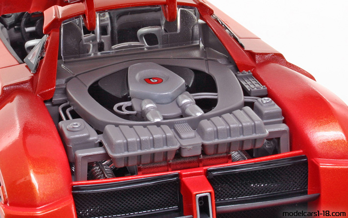 2002 - Italdesign Prima Giugiaro Concept Bburago 1/18 (Kрасный) Двигатель
