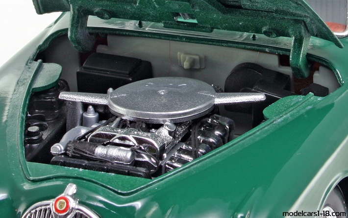 1959 - Jaguar Mark II Maisto 1/18 (Зелёный) Двигатель