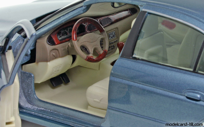 1999 - Jaguar S-Type Maisto 1/18 (Синий) Интерьер панель приборов