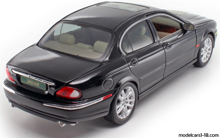 2001 - Jaguar X-Type Maisto 1/18 (Чёрный) Задняя правая сторона