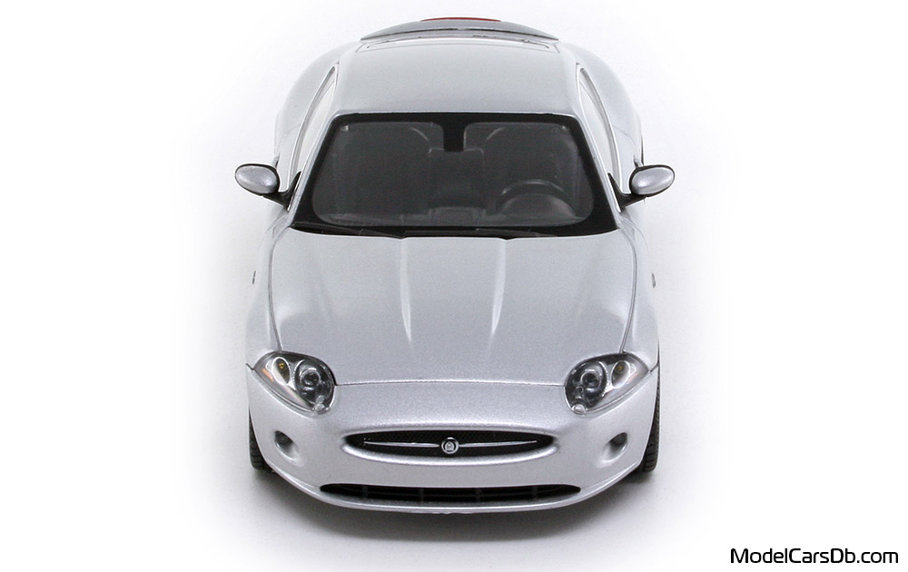 2006 - Jaguar XK Minichamps 1/43 (Серебристый) Спереди