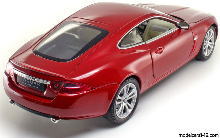 2006 - Jaguar XK Welly 1/18 (Kрасный) Задняя правая сторона