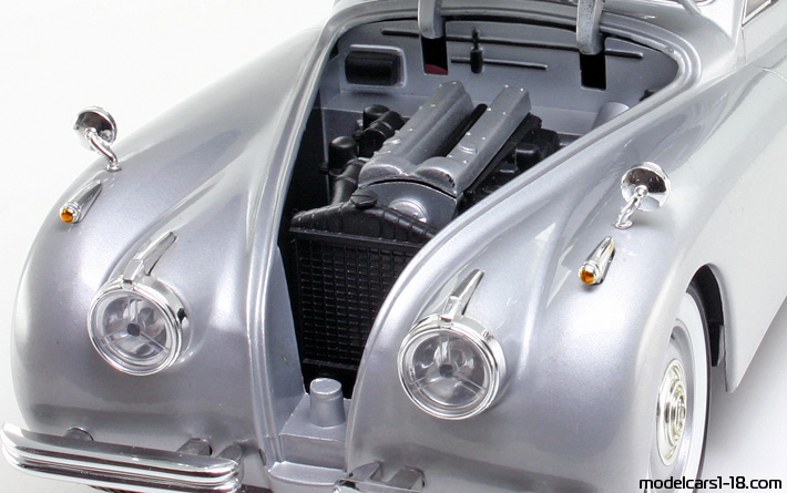 1949 - Jaguar XK120 Signature Models 1/18 (Серебристый) Двигатель