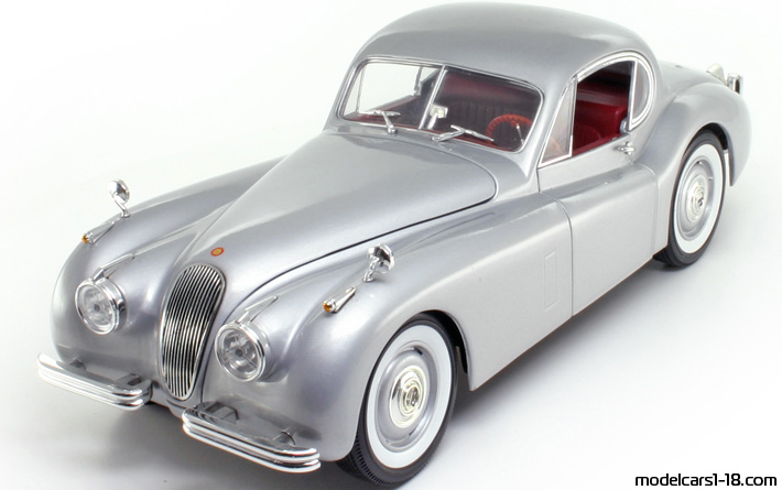 1949 - Jaguar XK120 Signature Models 1/18 (Серебристый) Передняя левая сторона