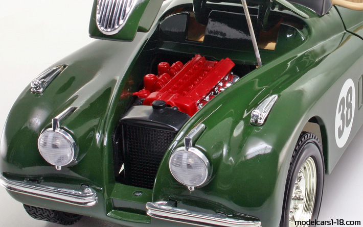 1948 - Jaguar XK120 ERTL 1/18 (Зелёный) Двигатель