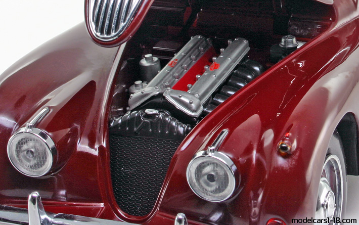1955 - Jaguar XK140 Drophead Sun Star 1/18 (Kрасный) Двигатель