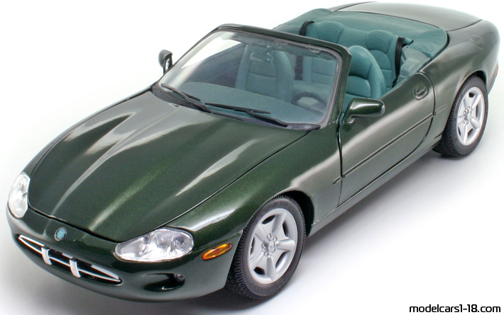 1996 - Jaguar XK8 Maisto 1/18 (Blue) Передняя левая сторона