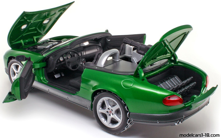 2000 - Jaguar XKR (James Bond) Beanstalk 1/18 (Зелёный / Серый ) Открывающиеся части