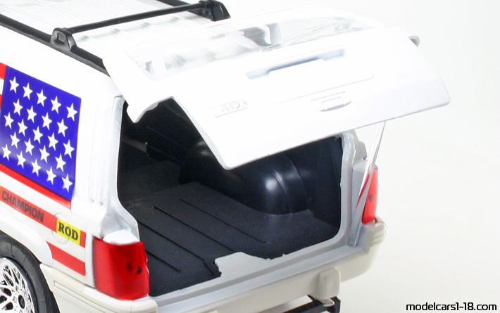 1996 - Jeep Grand Cherokee Rally (ZJ) Majorette 1/18 (White) Багажник / Поднимающиеся фары