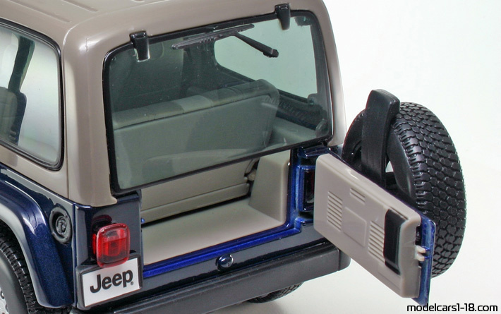 2003 - Jeep Wrangler Sahara Bburago 1/18 (Синий / Серый ) Багажник / Поднимающиеся фары