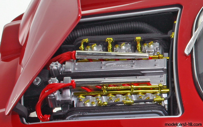 1964 - Lamborghini 350 GT Ricko 1/18 (Kрасный) Двигатель