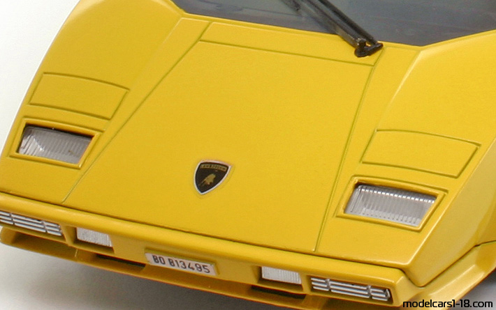 1987 - Lamborghini Countach LP5000 QV Polistil 1/18 (Жёлтый) Багажник / Поднимающиеся фары