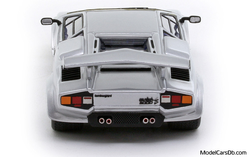 1982 - Lamborghini Countach LP5000 S Looksmart 1/43 (Серебристый) Сзади