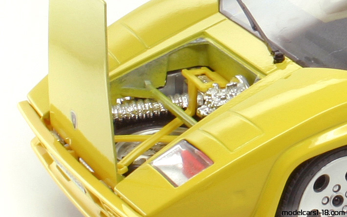 1988 - Lamborghini Countach LP5000 S Bburago 1/18 (Жёлтый) Багажник / Поднимающиеся фары
