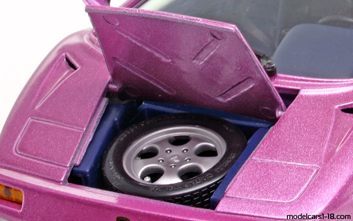 1995 - Lamborghini Diablo SE30 Maisto 1/18 (Фиолетовый) Багажник / Поднимающиеся фары