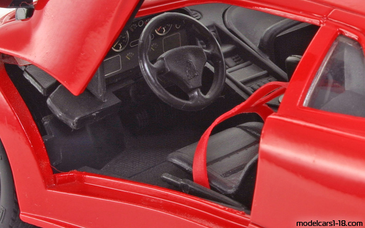 1989 - Lamborghini Diablo Maisto 1/18 (Kрасный) Интерьер панель приборов