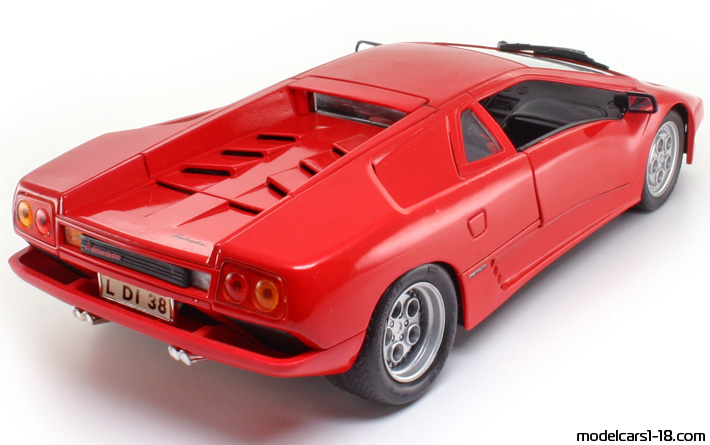 1989 - Lamborghini Diablo Maisto 1/18 (Kрасный) Задняя правая сторона