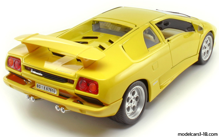 1990 - Lamborghini Diablo Bburago 1/18 (Yellow) Задняя правая сторона