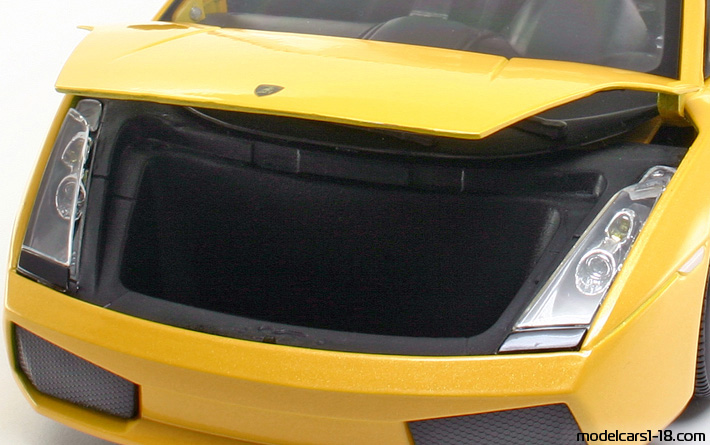 2007 - Lamborghini Gallardo Superleggera Maisto 1/18 (Жёлтый / Чёрный) Багажник / Поднимающиеся фары