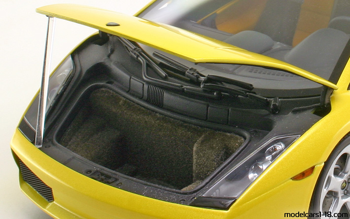 2003 - Lamborghini Gallardo AutoArt 1/18 (Жёлтый) Багажник / Поднимающиеся фары