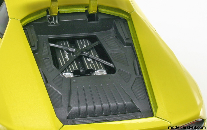 2014 - Lamborghini Huracan LP610-4 Bburago 1/18 (Жёлтый) Двигатель