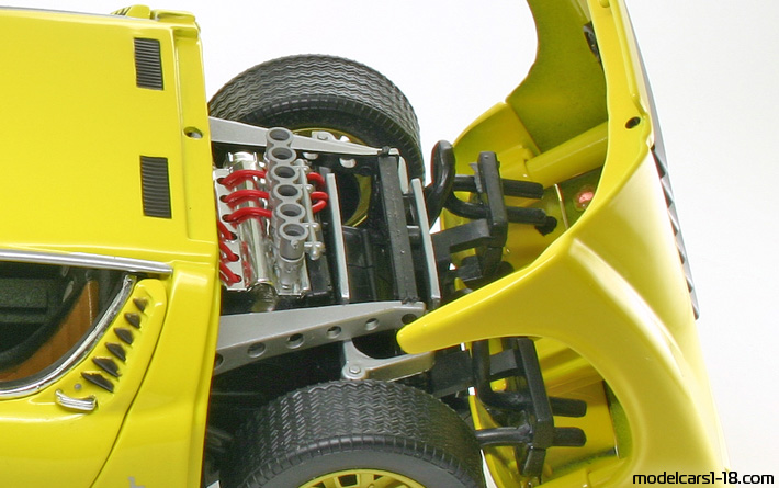 1967 - Lamborghini Miura P400 Anson 1/18 (Жёлтый / Жёлтый) Двигатель