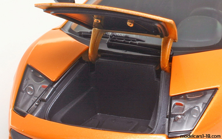 2007 - Lamborghini Murcielago LP640 Maisto 1/18 (Оранжевый) Багажник / Поднимающиеся фары