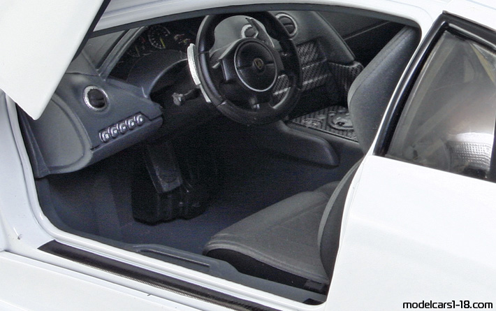2007 - Lamborghini Murcielago LP640 Norev 1/18 (Белый) Интерьер панель приборов