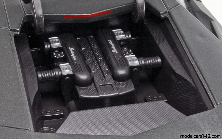 2009 - Lamborghini Reventon Mondo Motors 1/18 (Серый ) Двигатель