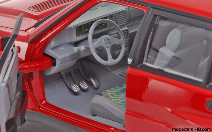 1989 - Lancia Delta HF Integrale 16v Sun Star 1/18 (Kрасный) Интерьер панель приборов