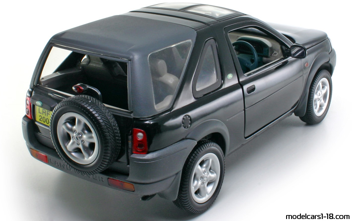 1997 - Land Rover Freelander ERTL 1/18 (Чёрный) Задняя правая сторона