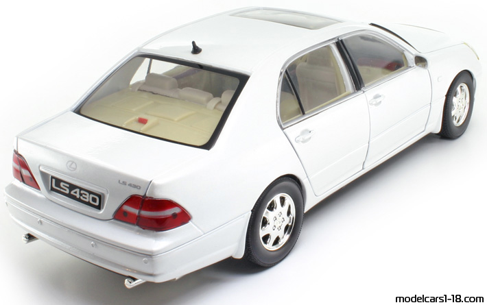2000 - Lexus LS 430 (XF30) Motor Max 1/18 (Белый) Задняя правая сторона