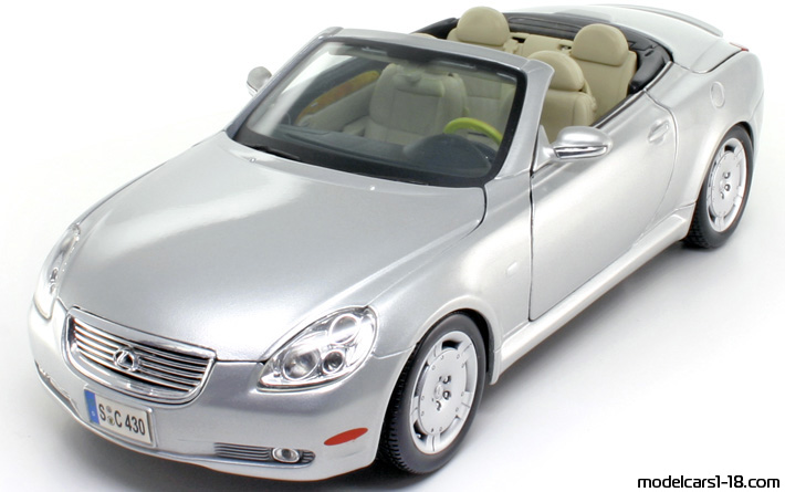 2001 - Lexus SC 430 Maisto 1/18 (Серебристый) Передняя левая сторона