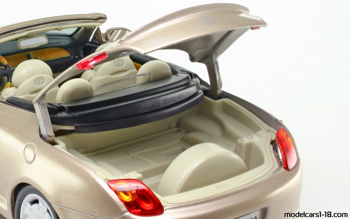 2001 - Lexus SC 430 Maisto 1/18 (Оранжевый) Багажник / Поднимающиеся фары