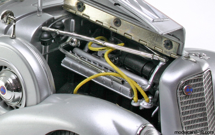 1937 - Lincoln Model K-12 Berline Touring Cabriolet Signature Models 1/18 (Серебристый) Багажник / Поднимающиеся фары