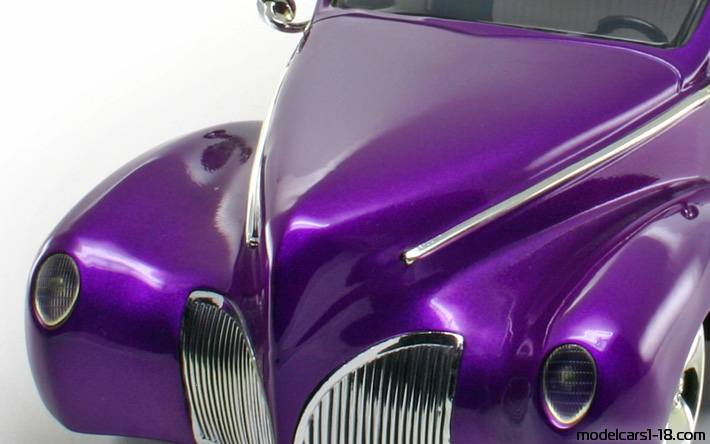 1937 - Lincoln Zephyr Custom Hot Wheels 1/18 (Фиолетовый) Двигатель