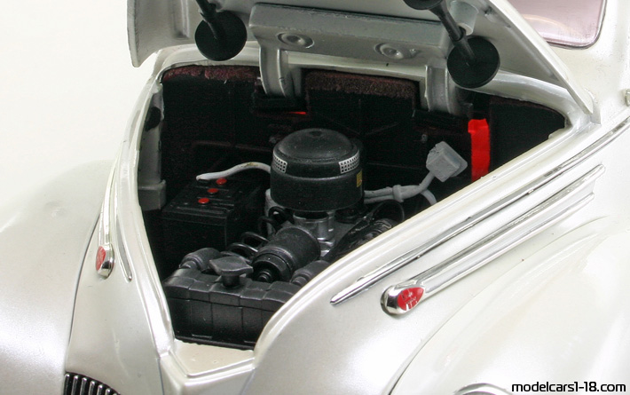 1939 - Lincoln Zephyr Signature Models 1/18 (Белый) Двигатель